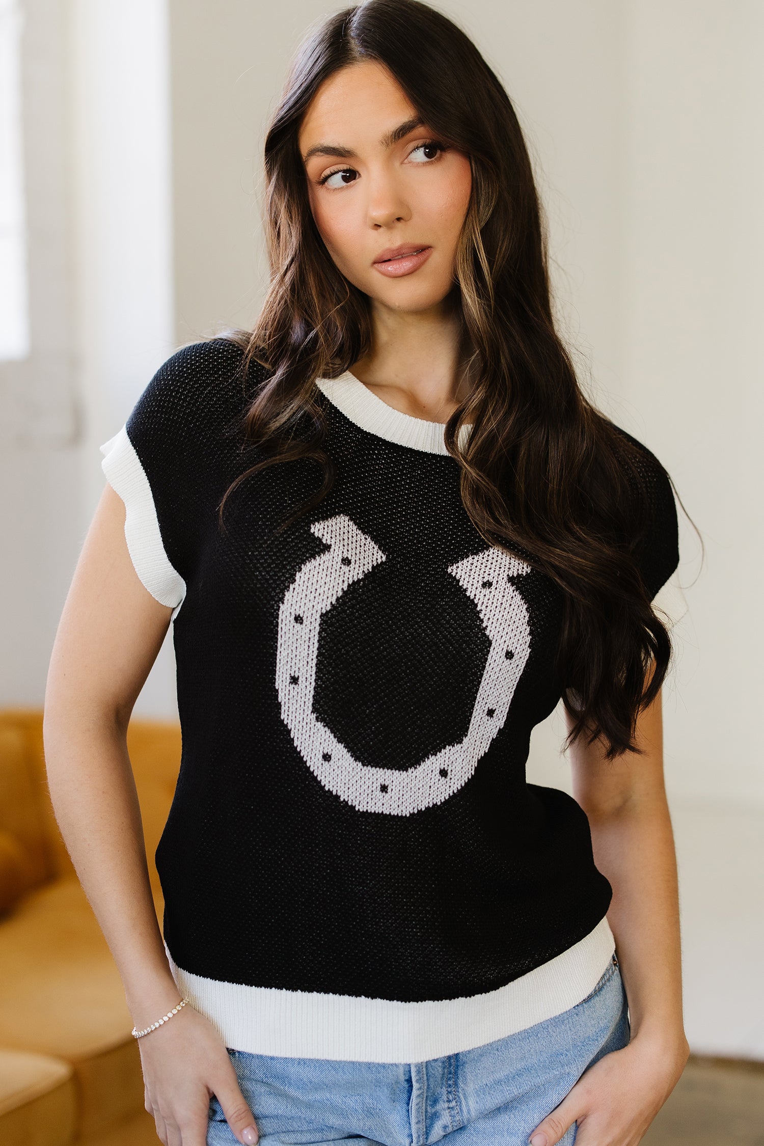 Goat Horse Shoe Pattern Contrast Trim Short Sleeve Sweater